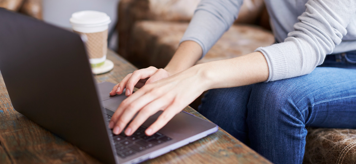 young-woman-using-laptop-in-a-coffee-shop